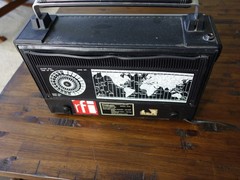 **VINTAGE** HOLIDAY RADIO, Model 2318, SW1, SW2, MB, AM, FM, AIR, Police PBH, WB