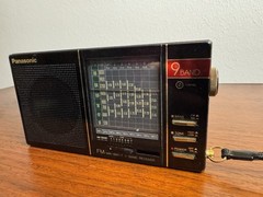 Vintage Panasonic RF-9 FM MW SW1-7 9 Band Receiver Compact Radio