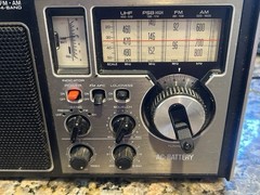 Vintage Panasonic RF-1115 UHF, PSB High, AM, FM, AC/DC portable radio Tested
