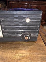 Vintage Zenith Clock Radio Model Z 2-2033 Turns On, No Stations. Read Descript