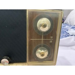 Vintage Arvin AM/FM Table Radio Wood Grain Gold Trim Mid Century Modern Retro