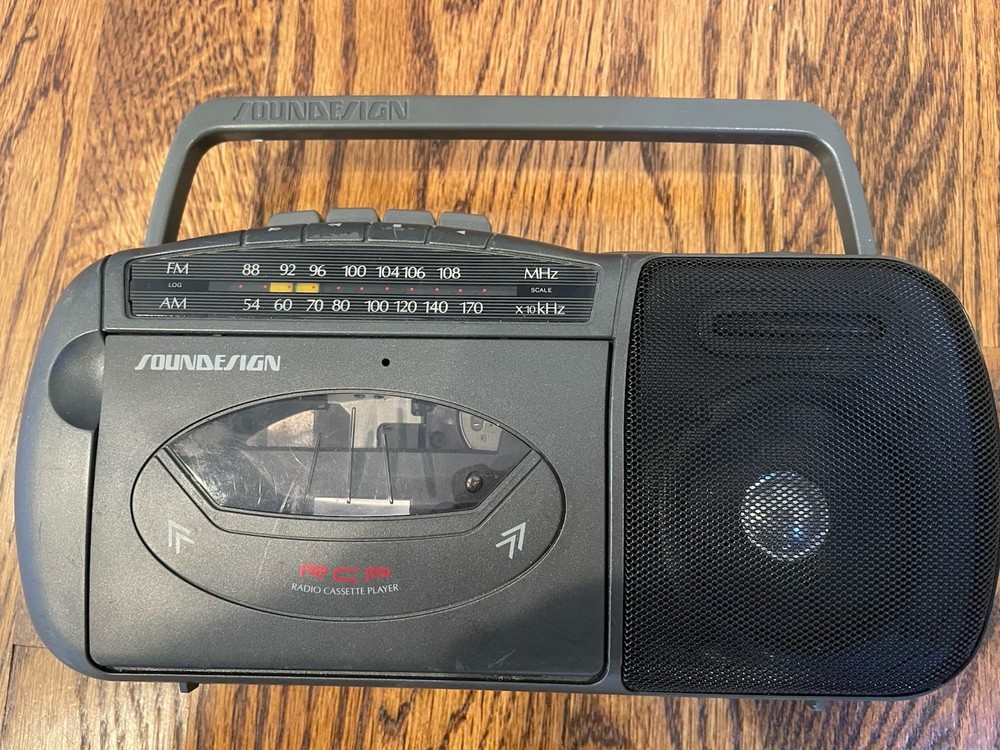 Soundesign Vintage 90&rsquo;s Black Sound Design AM/FM Cassette Player Mdl# 4615 teste