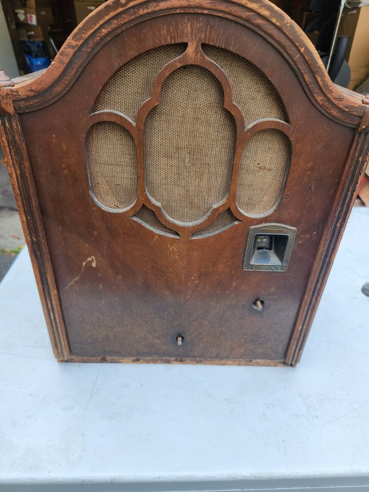 Vintage MAJESTIC Tube Radio Model 30-31? Powers On Read
