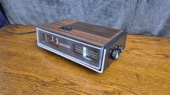 Vintage &rsquo;70s Soundesign FlipClock AM-FM Radio Model 3545-B