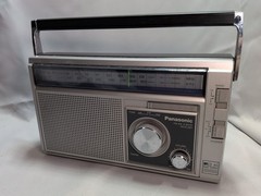 Vintage Panasonic RF-568D AM/FM 2-band receiver 10&Prime; x 6&Prime; x 3&Prime;