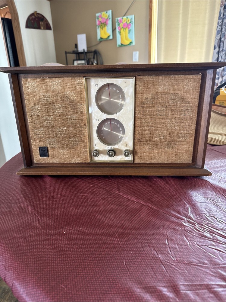 Vintage GE T-270A Dual Speaker, Solid State, AM/FM Tube Radio, Walnut