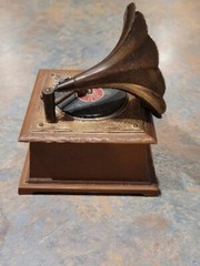 Vintage Gramy Phone 8 Victrola & Sony TR-1819 6 Transistor Tabletop Am Radios