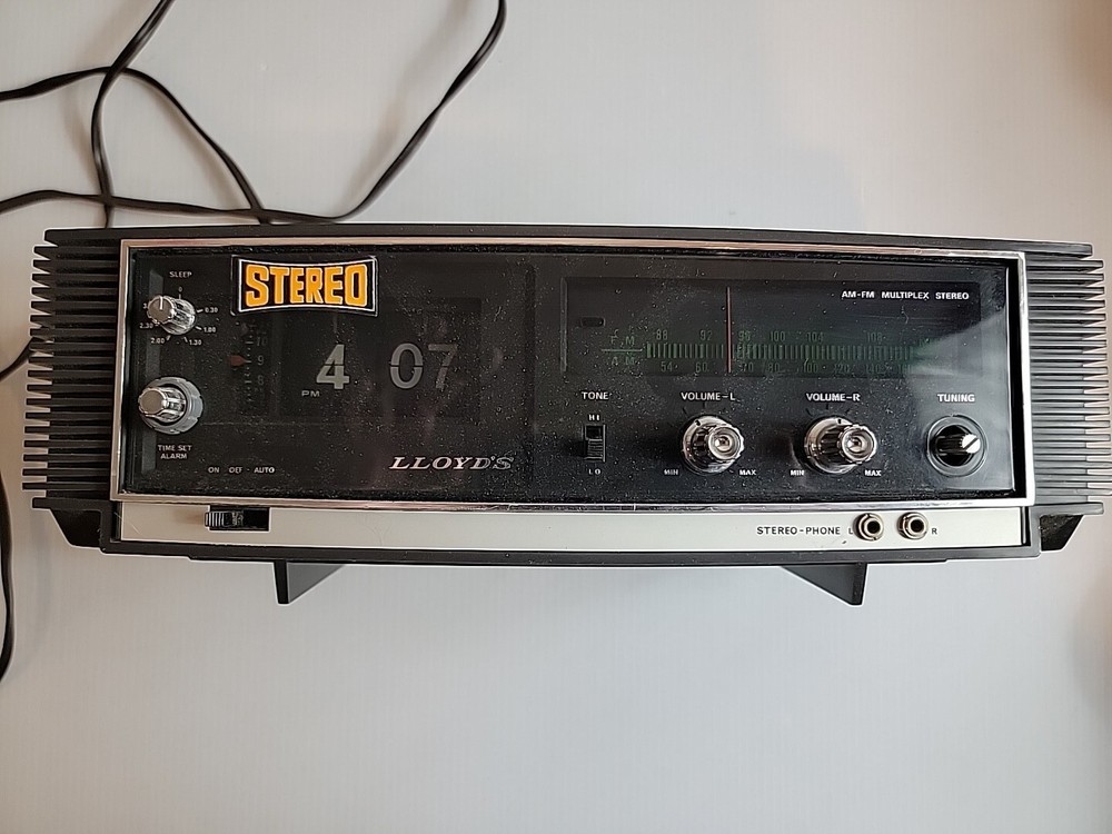 Vintage Lloyd’s AM FM Stereo Flip Clock Radio J636G Tested Missing Tuning Knob