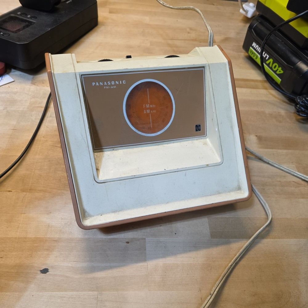 Panasonic RE- 6231 AM-FM Radio WORKS! SEE VIDEO!!! :)