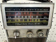 Vintage 3-Band Solid State AC-DC Radio w/ carrying handle & power cord *Tested*