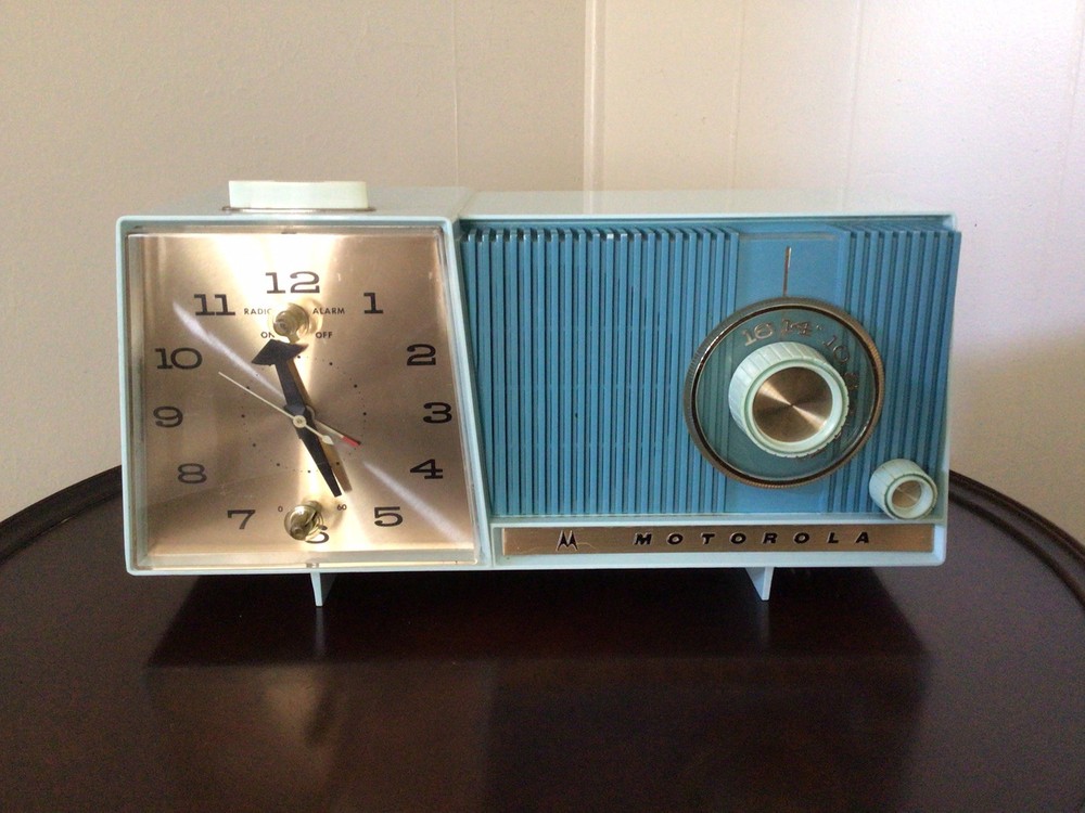VINTAGE, 1960’S, MOTOROLA TABLETOP CLOCK RADIO, AZURE BLUE, MODEL C18B 23!!!