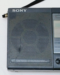 Sony ICF-SW7600 World Band Receiver Vintaage Radio – For Parts only not working