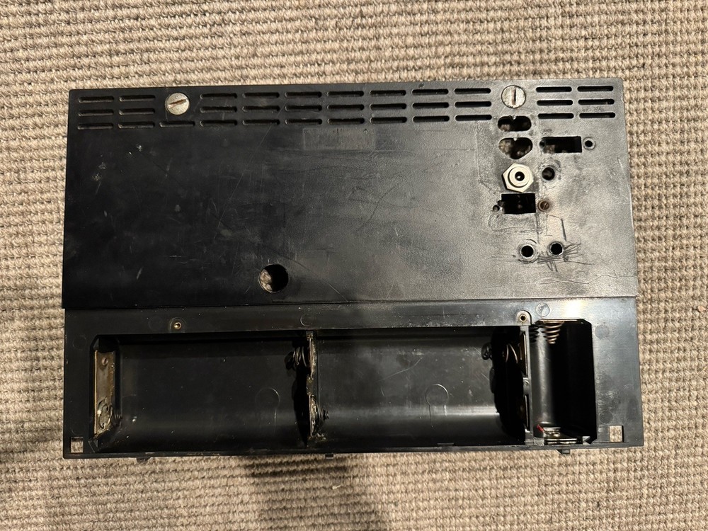 Braun Radio Germany. T1000 T 1000 Battery Holder Case Back Chassis. Parts Repair