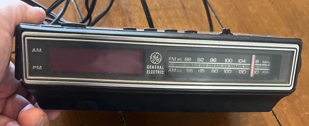 Vintage General Electric GE 7-4625C AM/FM Digital Clock Radio Great Condition