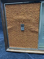 Motorola TT13EW Vintage Wood AM/FM Tabletop Radio W/Red Fabric Grill Tested Work