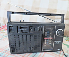 Vintage Realistic By Radio Shack 12-665 Portable AM/FM Radio, TESTED