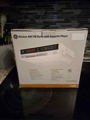 New Vintage GE Spacemaker Undercabinet AM/FM Clock Radio 7-4230 New In Box
