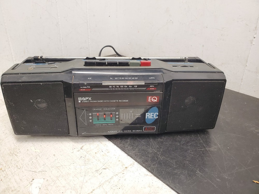Vintage antique GPX stereo FM AM radio with cassette recorder model no. C835
