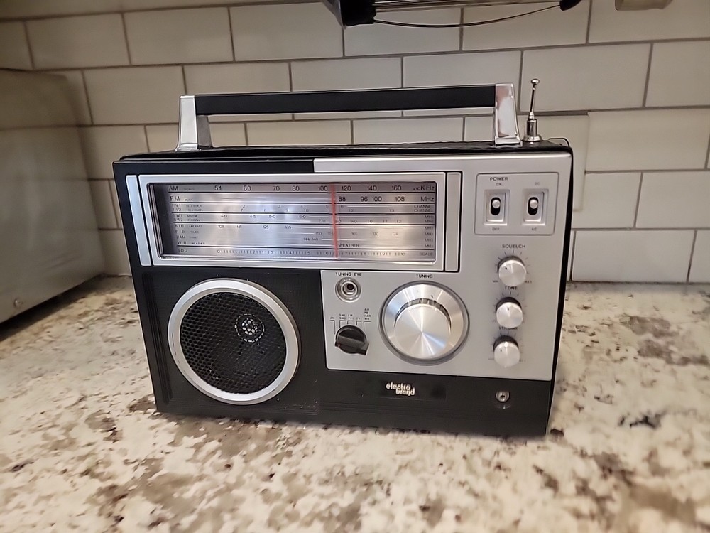 Electro Brand Hand Held Radio #2802 Tunning Eye Ear Phone AC/DC For Parts