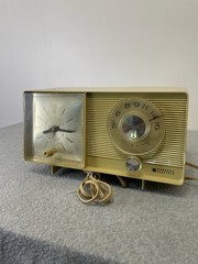 Vintage GENERAL ELECTRIC Beige AM alarm CLOCK RADIO 1960&rsquo;s Working