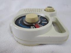 Vintage 1980&rsquo;s Sound Design white AM portable radio 1222C Hong Kong ( Works )