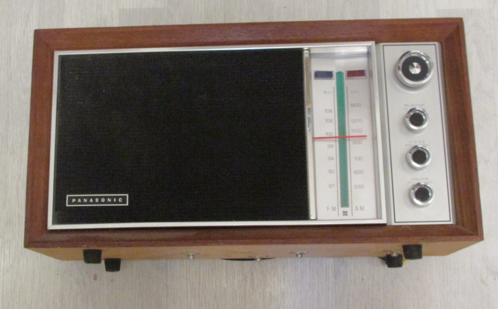 Panasonic RE-7259 FM-AM 2-Band Desktop Tabletop Wood Radio Vintage 1975 TESTED