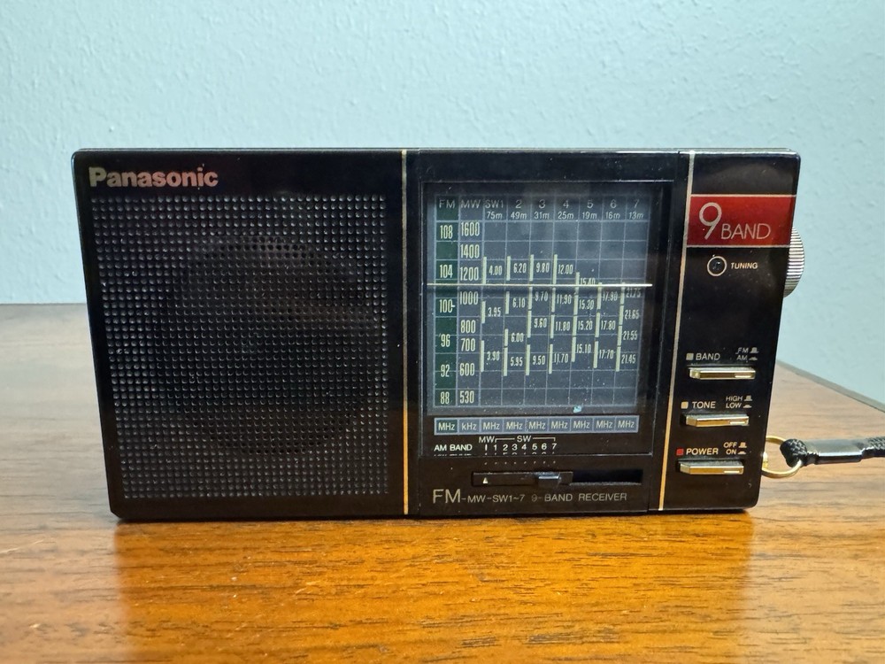 Vintage Panasonic RF-9 FM MW SW1-7 9 Band Receiver Compact Radio
