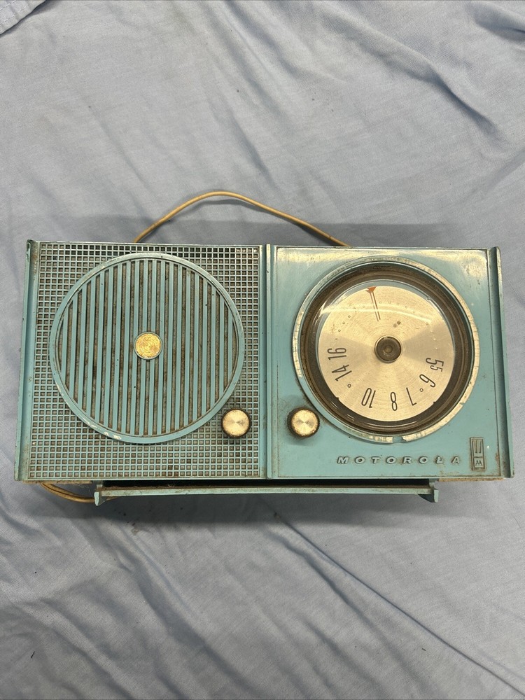 Mid-Century, Motorola Vintage AM Radio Model A23 B