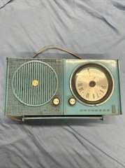Mid-Century, Motorola Vintage AM Radio Model A23 B