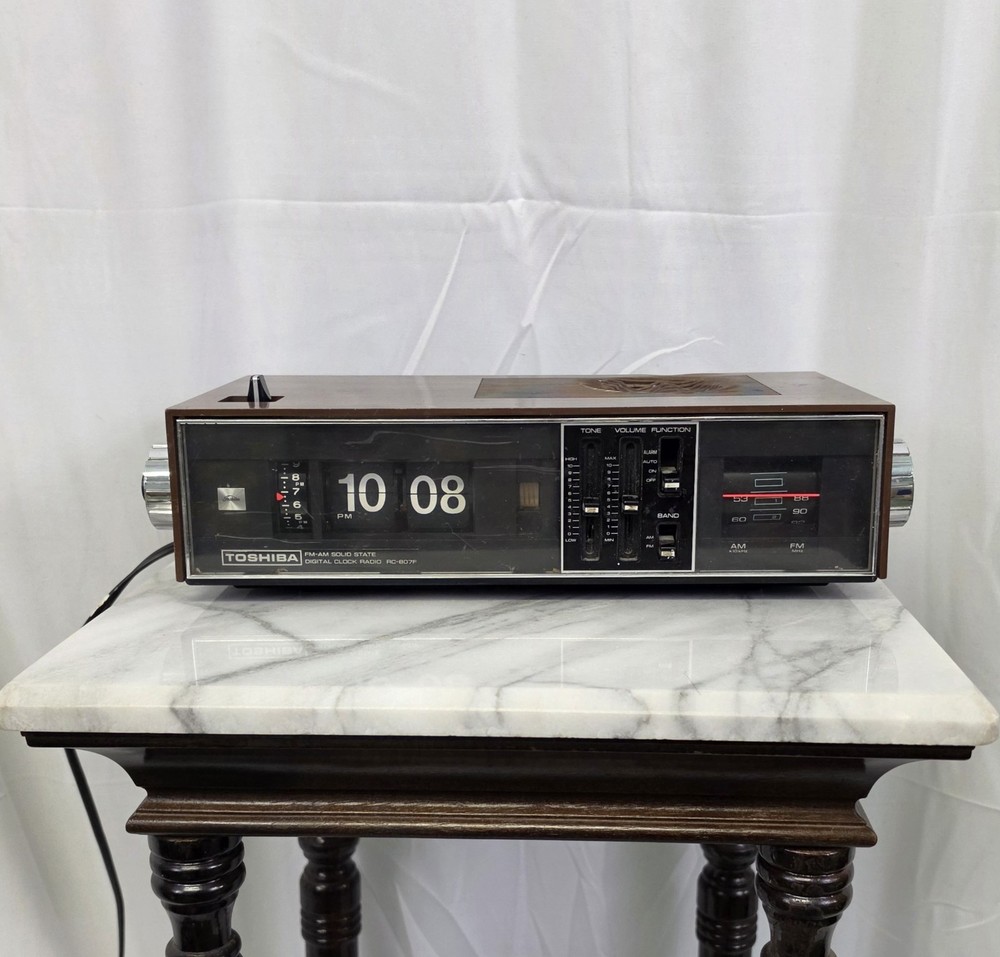 Vintage 70s 80s Toshiba RC-807F FM/AM Solid State Digital Clock Radio Japan made