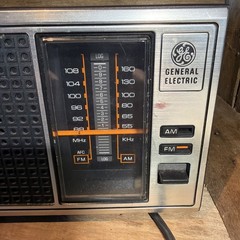 Vintage GE General Electric AM/FM Radio 120 Volts 7-4115B Works!