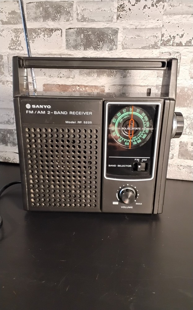 Sanyo FM/AM 2 Band Receiver Model RP 5225
