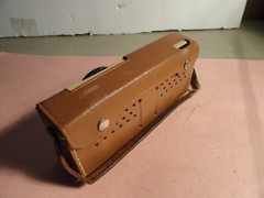 VINTAGE WESTINGHOUSE AM TRANSISTOR RADIO MODEL H841P6 BEIGE / GOLD WITH CASE