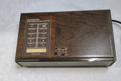 Vintage Magnavox D 3160 2 Band Electric Alarm Clock Radio MINT HIGH QUALITY
