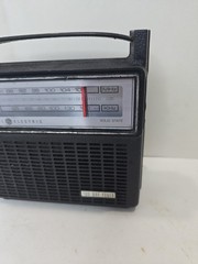 Vintage General Electric Solid State Two-Way Power AM FM Portable Radio 7-2810F