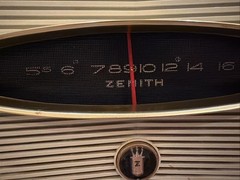 Vintage ZENITH S-40273 Long Distance AM Radio Futuristic Modern MCM Powers On
