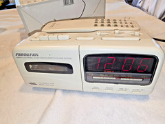 VINTAGE – SOUNDESIGN AM-FM / CLOCK RADIO / TELEPHONE / CASSETTE PLAYER – 7569IVY