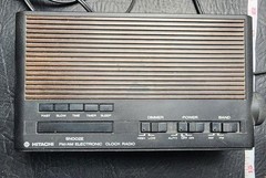 Hitachi KC-542H KC-542 FM/AM 2-band Radio electronic Clock Snooze Dimmer vintage