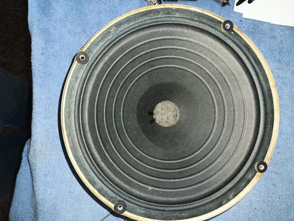 Majestic Model 8FM733 AM FM speaker 10 inch