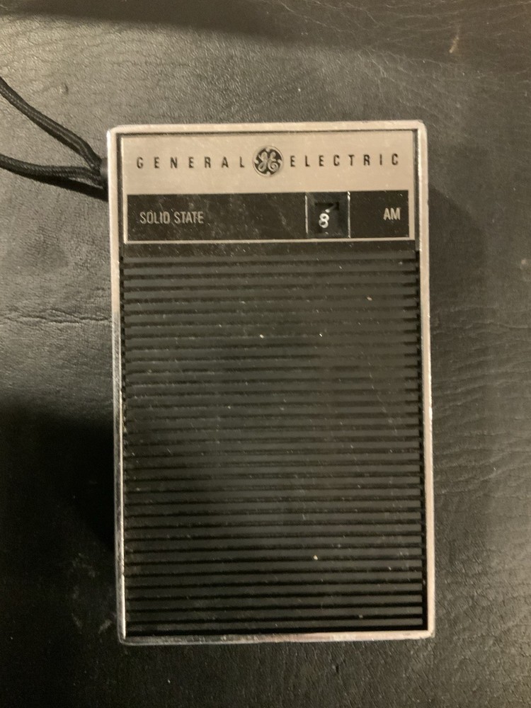 Vintage GE General Electric Solid State AM Radio – Model P-2790 Works