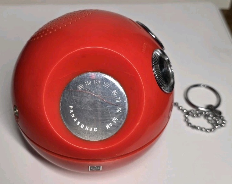Vintage Panasonic Panapet Model R-70 Radio *Working*