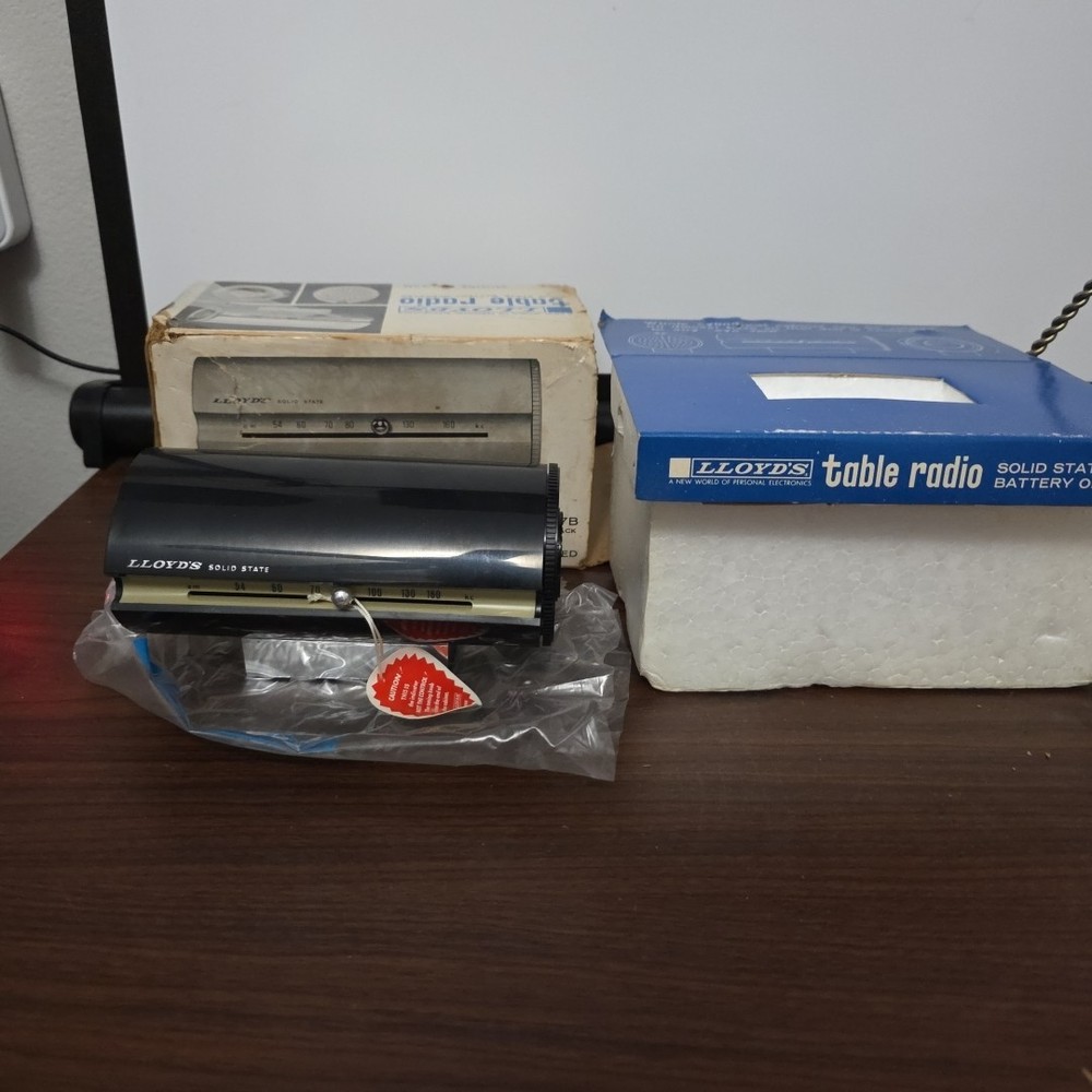 Lloyd’s Solid State Radio Model 8K37 In Box K