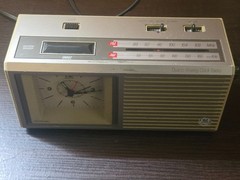 Vintage GE Quartz Analog Clock Radio AM/FM Snooze Alarm 7-4657A Tested Works