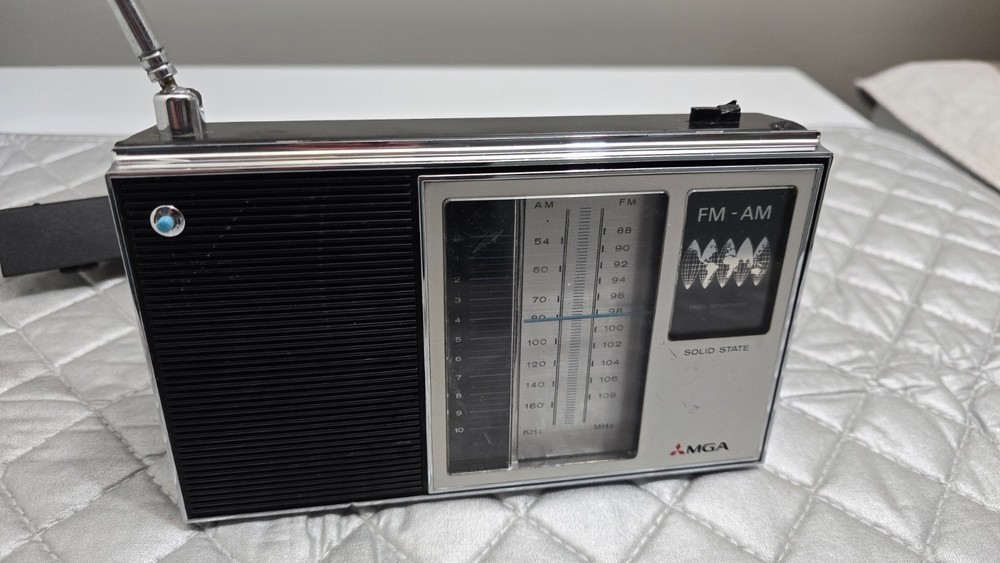 Vintage MGA Mitsubishi AM/FM Radio RPF-40 – Made in Japan