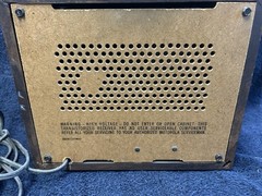 Motorola TT13EW Vintage Wood AM/FM Tabletop Radio W/Red Fabric Grill Tested Work