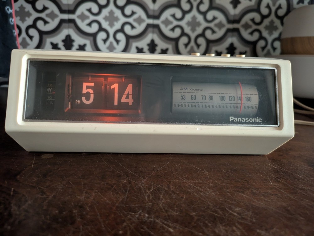 Vintage Panasonic RC-1122 Radio Alarm Clock AM Flip MCM 1970s Avocado Green