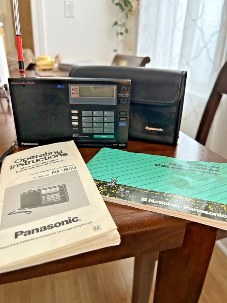 PANASONIC RF-B40 DL FM-LW-MW-SW PLL SYNTHESIZED RECEIVER RADIO 27 STATION MEMORY
