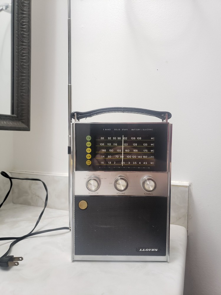 Lloyds 9N57B-37A Solid State 5 Band Shortwave Radio TESTED