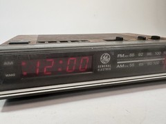 Vintage GE General Electric 7-4624B FM/AM Digital Alarm Clock Radio Tested Works