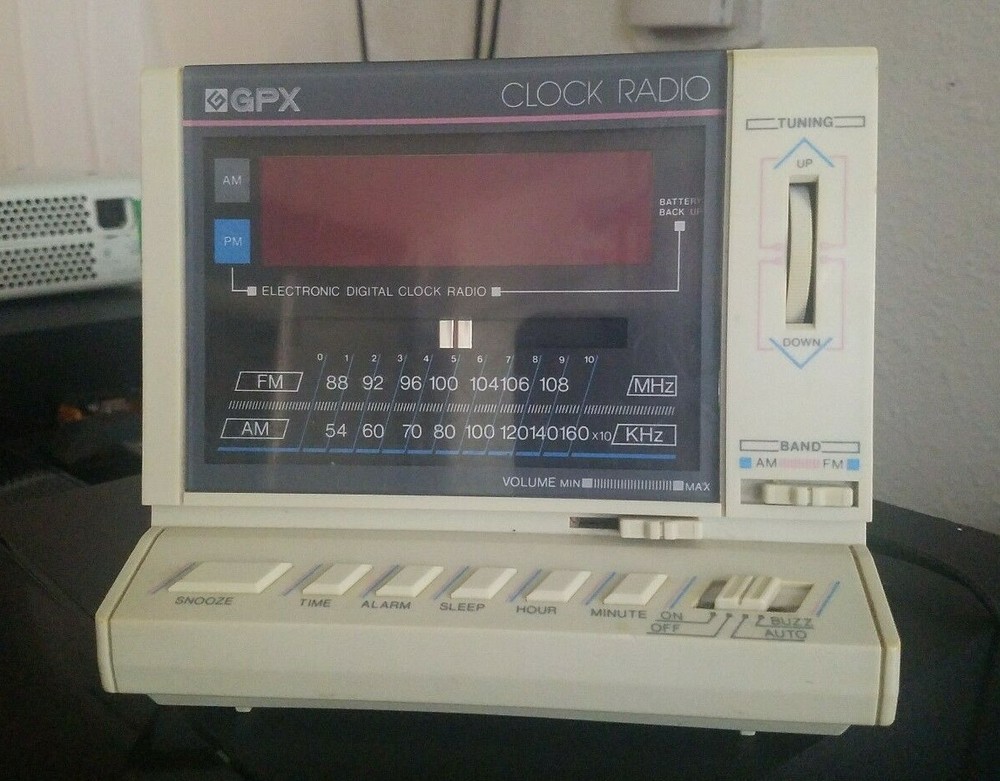 Vintage Clock Radio AM FM GPX E68496 Grand Prix Plug In Alarm Clock Preowned